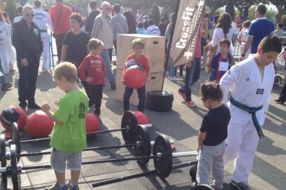 Centenares de niños inundan la Zona Deportiva de Torredembarra