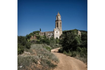 Al nucli abandonat de Marmellar s'hi va trobar una noia morta l'any 1993.