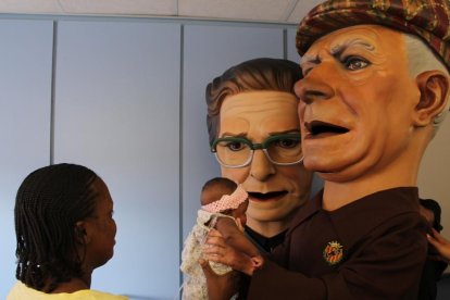 Els Nanos Nous del Seguici Popular de Tarragona visiten l'Hospital Joan XXIII