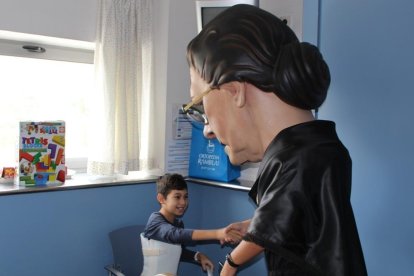 Els Nanos Nous del Seguici Popular de Tarragona visiten l'Hospital Joan XXIII