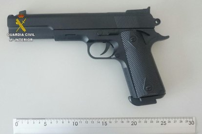 Intervenen 269 tiragomes catalogats com a armes prohibides a un establiment de Tarragona