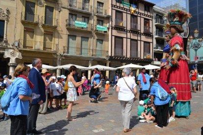 La ballada dels Gegants i la Mulassa al Mercadal dóna el tret de sortida als actes de Corpus