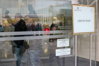 Declaren els quatre antifeixistes denunciats per danys i perjudicis durant la fundació de Respeto