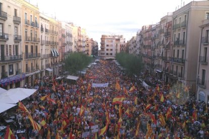 La plaza de la Font se llena para defender la unidad de España