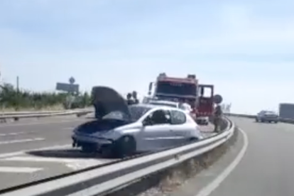 Un coche se accidenta en la C-31B en la entrada en Tarragona