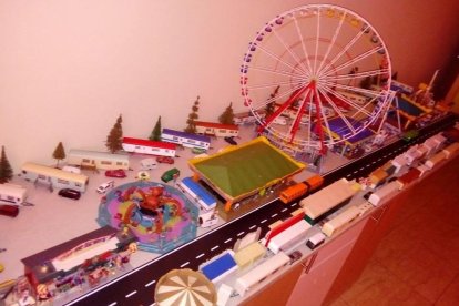 Zaragoza, de 46 anys, va començar a construir la maqueta quan en tenia dotze.