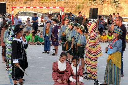 Pre-estrena del Ball de Marcos Vicente al final de curs de l'Escola la Vitxeta i l'Institut Pi del Burgar