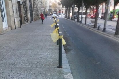 Tarragona apareix plena de llaços grocs