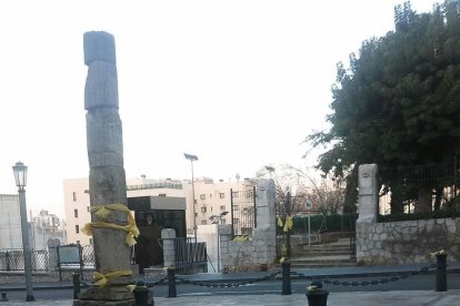 Tarragona apareix plena de llaços grocs