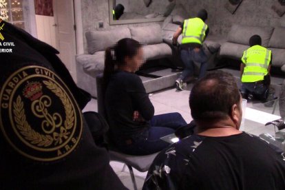 Detingudes vuit persones de dues organitzacions de tràfic de drogues a Reus