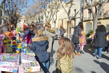 La fira d'intercanvi de joguines demostra que 'segona mà' no vol dir 'fet malbé'