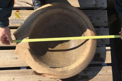 Recuperan piezas arqueológicas romanas del fondo marino en Creixell