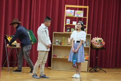 Estudiants d'onze universitats xineses i de Taiwan reben els diplomes 2016-2017 de la URV