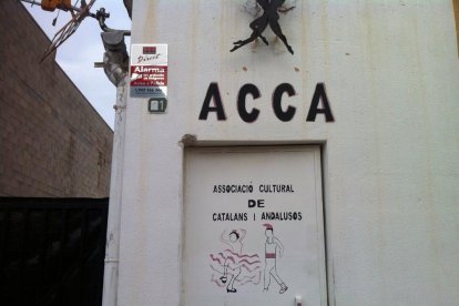 Un incendio en una nave de Reus descubre una plantación indoor de marihuana