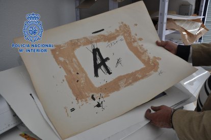 Un detingut a Reus per vendre litografies falsificades d'autors com Tàpies o Picasso