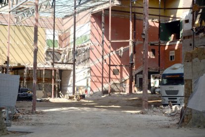 El derribo del edificio deja ver el esqueleto del antiguo cine Palace