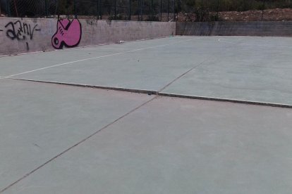 El PDeCAT denuncia el deteriorament de les pistes esportives de la Móra-Tamarit