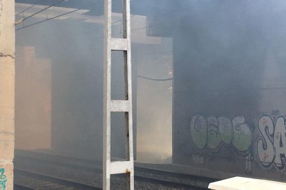 Incendio de matorrales en el polígono Entrevías