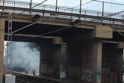 Incendio de matorrales en el polígono Entrevías