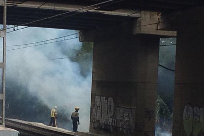 Incendio de matorrales en el polígono Entrevías