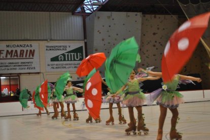 300 patinadores se lucen en el Pla de Santa Maria