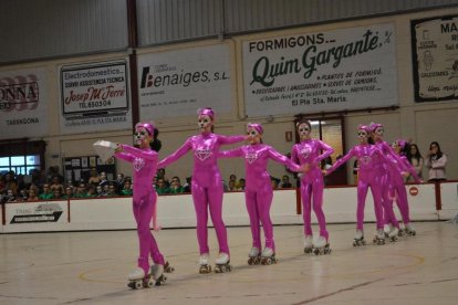 300 patinadores se lucen en el Pla de Santa Maria
