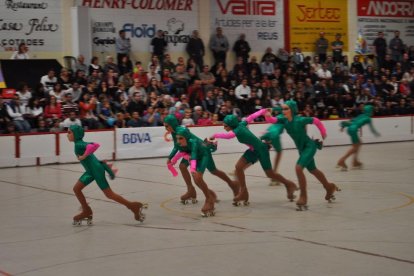 300 patinadores se lucen en el Pla de Santa Maria