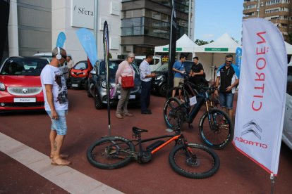 bicicleta, moto, elèctric, Reus, cotxe, Velèctric, mostra, plaça Univers
