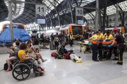 Més de cincuanta ferits en xocar un tren provinent de Sant Vicenç de Calders a l'estació de França
