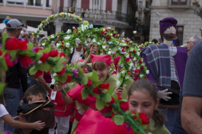 La Mulassa, el Lleó o l'Àliga 'Fets per Tu' aboquen al Seguici la il·lusió dels petits