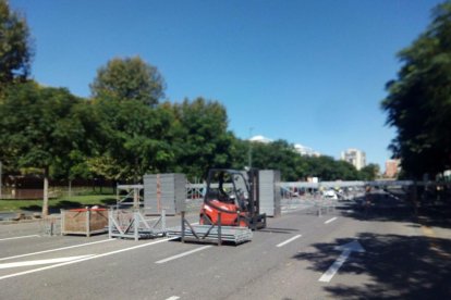 Tallat al trànsit al carrer Vidal i Barraquer en motiu del concert de Txarango