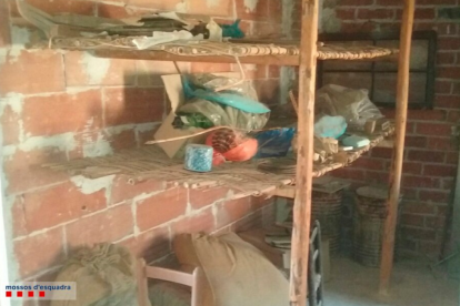 Encuentran 8 cartuchos de dinamita y 2 kilos de pólvora en una casa de la Bisbal de Falset