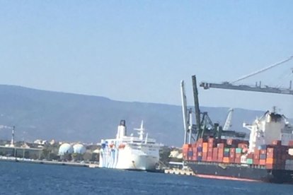 Atraca al Port de Tarragona un vaixell enviat per Interior per allotjar forces policials