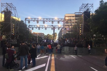 Las pruebas de sonido calientan motores para los conciertos de Roba Estesa y Txarango