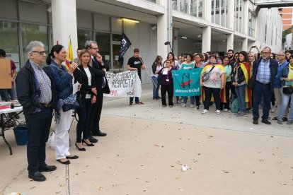 La comunitat universitària es concentra per defensar les institucions catalanes i la democràcia