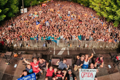 Txarango vol reactivar la Tabacalera i dóna suport a Oppida durant el concert