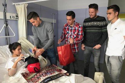 Els jugadors del Reus Deportiu visiten l'Hospital Sant Joan