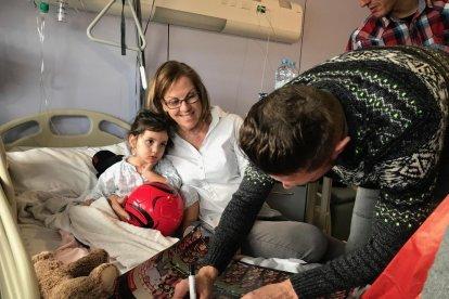 Els jugadors del Reus Deportiu visiten l'Hospital Sant Joan