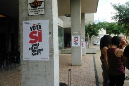 Concentració a Sescelades a favor de la democràcia i el referèndum