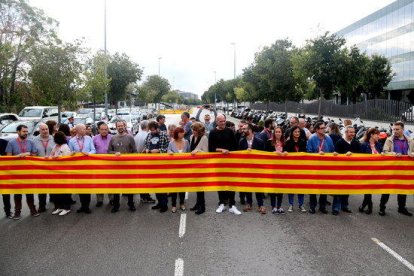 La Guardia Civil marcha del CTTI después de un registro de cuatro horas para localizar correos de los Mossos sobre el 1-O