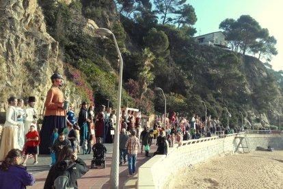 Els Veguers de Montblanc actuen en una trobada de gegants a la Festa Major de Lloret de Mar