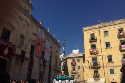 Santa Tecla somriu a la Jove i a Sant Pere i Sant Pau