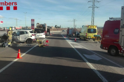 Dos heridos, uno de ellos grave, en un choque entre un coche y una furgoneta en Castellet i la Gornal