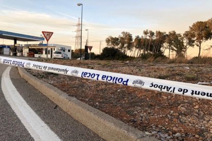 El fuerte viento obliga a cerrar por precaución varias gasolineras del Baix Penedès