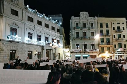 Centenares de personas se concentran en Tarragona y Reus para dar apoyo al presos políticos