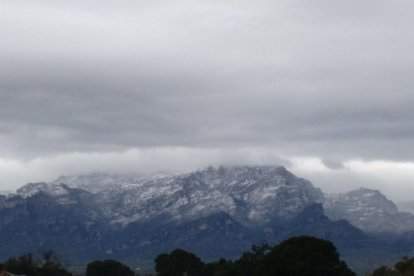 La nieve obliga a cerrar las escuelas y suspender el transporte escolar en la Terra Alta