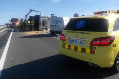 Moren els dos ocupants d'un cotxe en un accident amb un camió a Valls