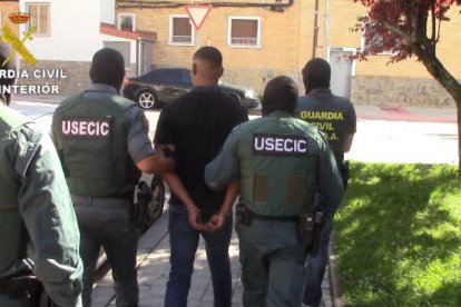 Detienen en Tarragona seis miembros por una parte de distribución de droga a nivel internacional