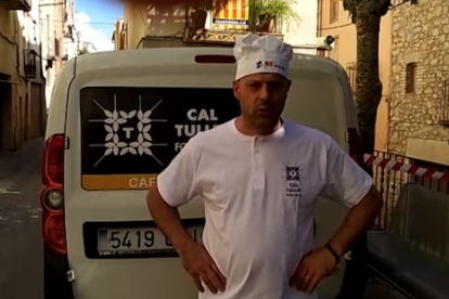 Un forner de la Conca de Barberà bromeja sobre que el seu gremi transportarà urnes