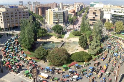 Els pagesos mobilitzen més de 800 tractors a favor de l'1-O a Tarragona